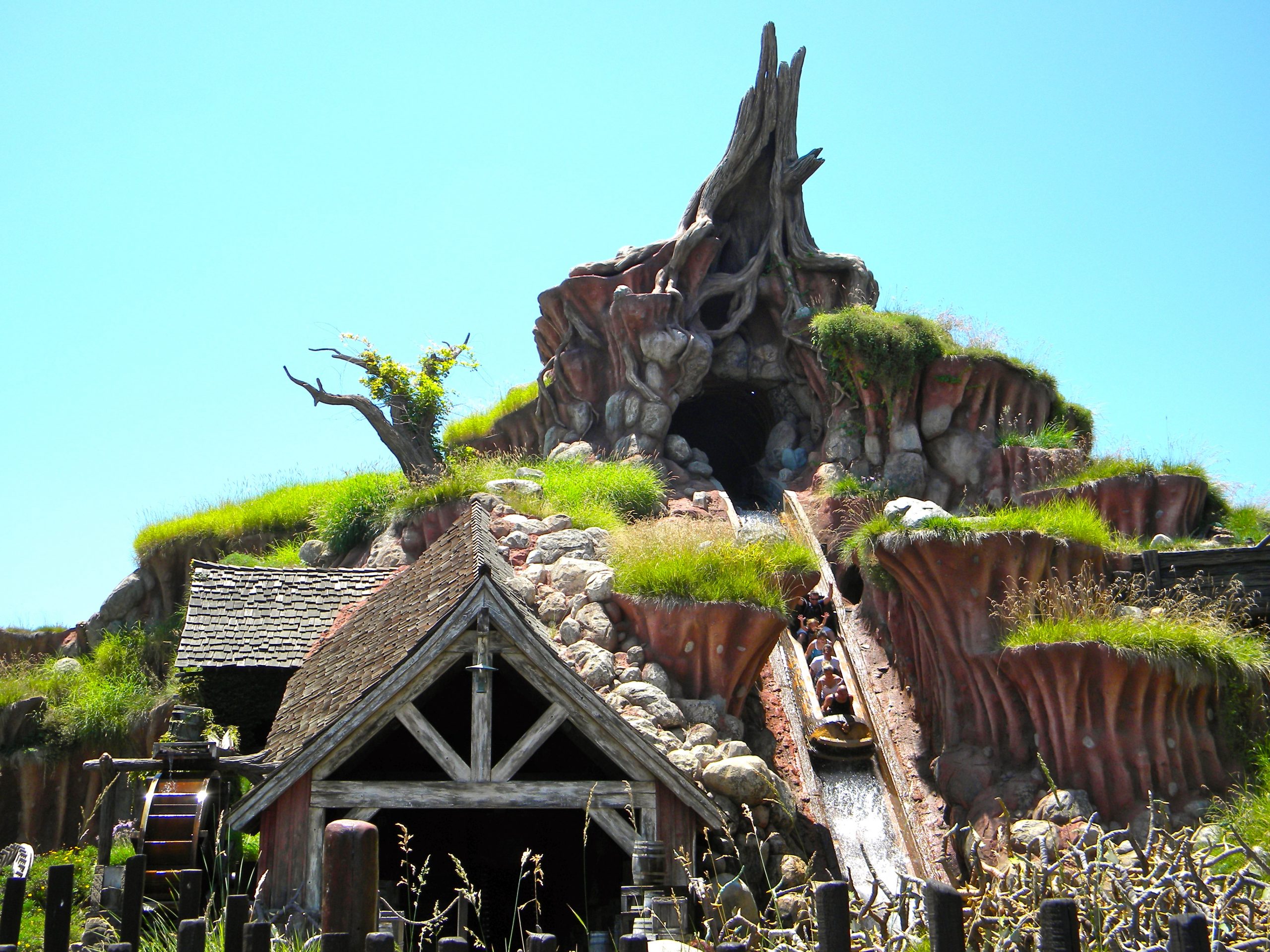 Disney to Refurbish Splash Mountain to Eradicate the Ride’s Connection to a Racist Film